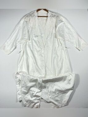 Sara Beth Vintage Women’s Large White Floral Lace-Trim Poly Satin Robe Nightgown
